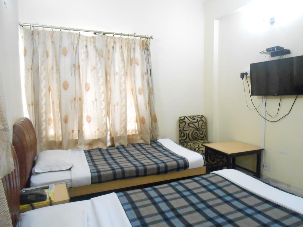 Hotel Akash Deep Колката Екстериор снимка