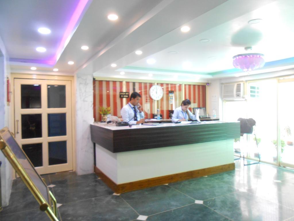 Hotel Akash Deep Колката Екстериор снимка