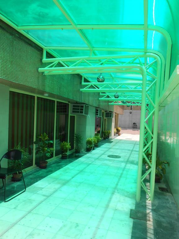 Hotel Akash Deep Колката Екстериор снимка