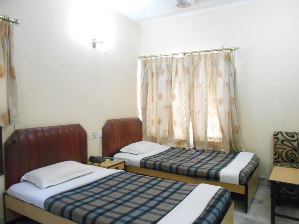 Hotel Akash Deep Колката Екстериор снимка