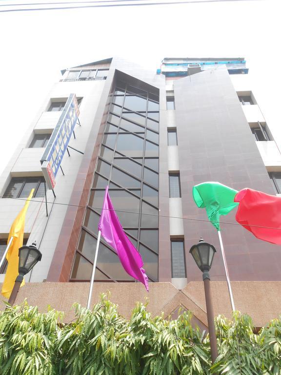 Hotel Akash Deep Колката Екстериор снимка