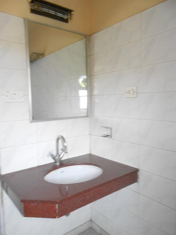 Hotel Akash Deep Колката Екстериор снимка