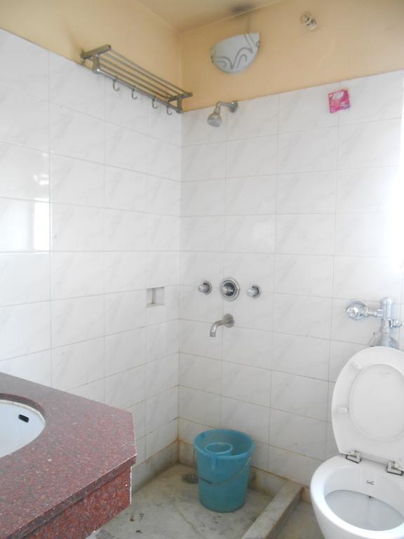 Hotel Akash Deep Колката Екстериор снимка