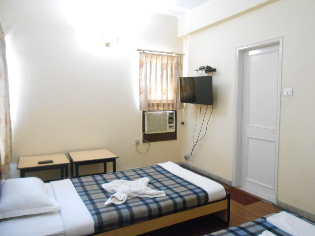 Hotel Akash Deep Колката Екстериор снимка