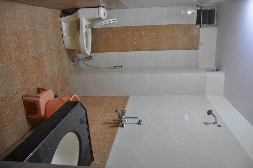 Hotel Akash Deep Колката Екстериор снимка