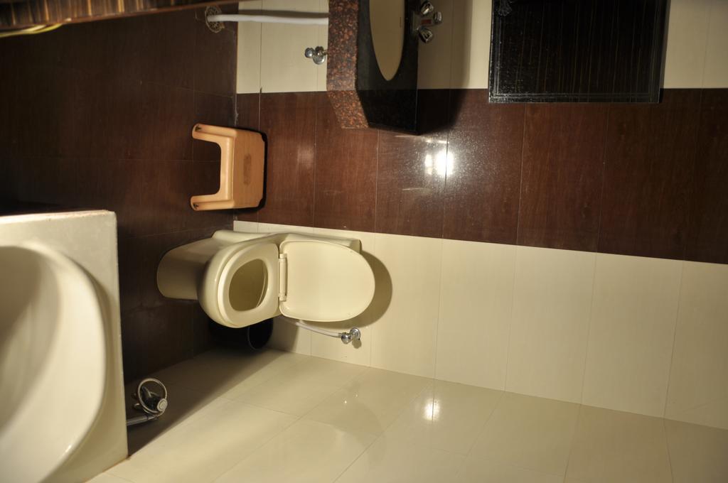 Hotel Akash Deep Колката Екстериор снимка