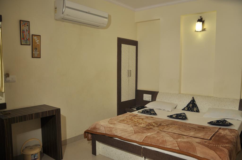 Hotel Akash Deep Колката Екстериор снимка