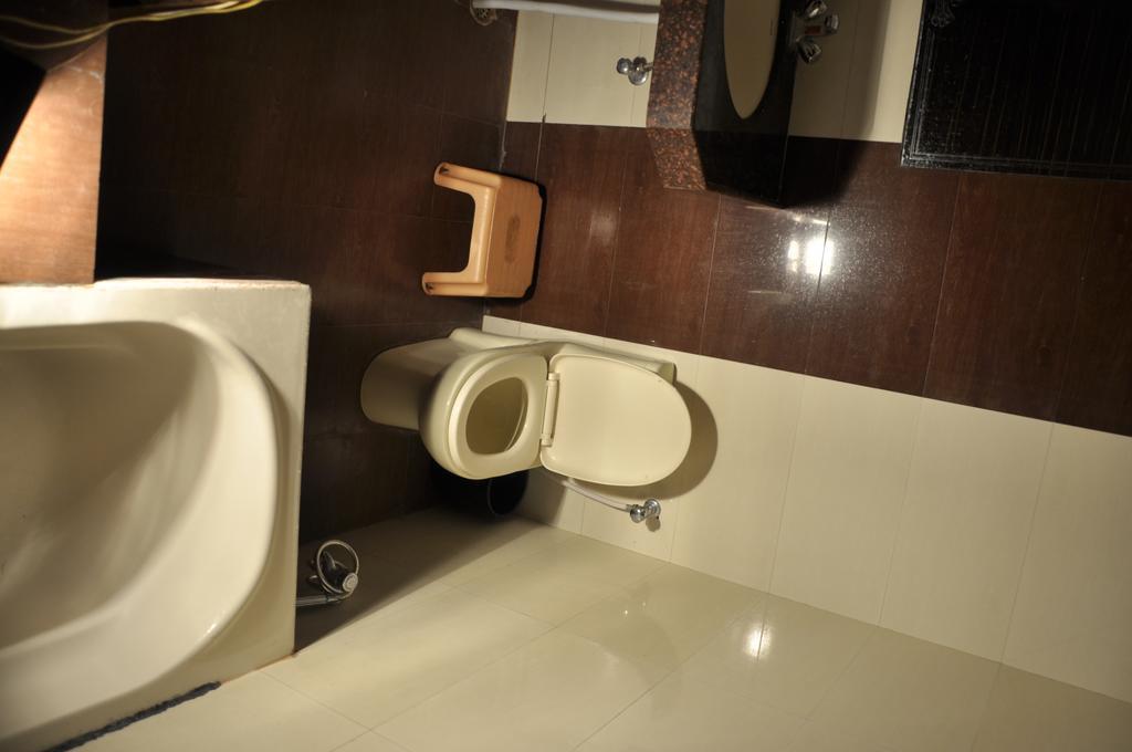 Hotel Akash Deep Колката Екстериор снимка